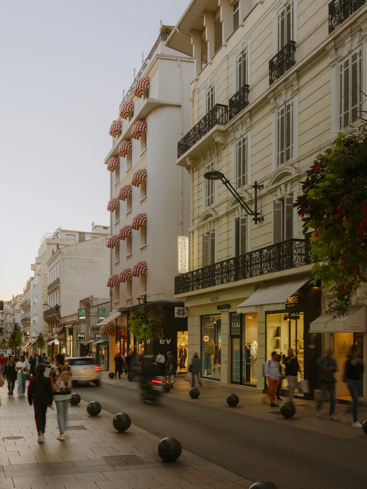 Rue d'Antibes Edgar Suite Cannes par Batiik Studio.