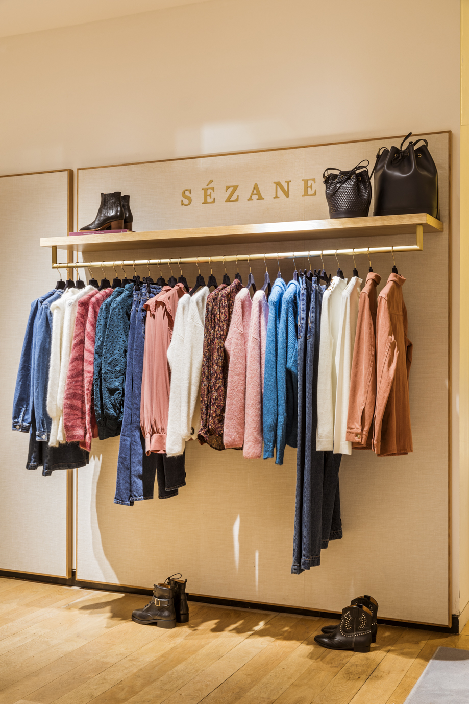 Corner Sézane au Bon Marché Rive Gauche, réalisé par Batiik Studio.