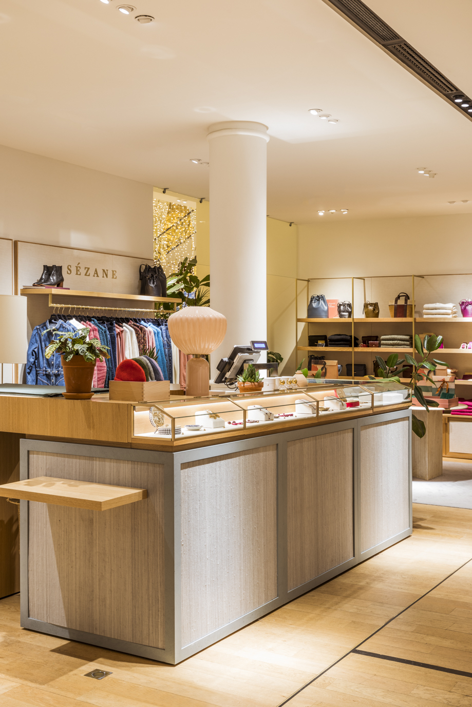 Corner Sézane au Bon Marché Rive Gauche, réalisé par Batiik Studio.