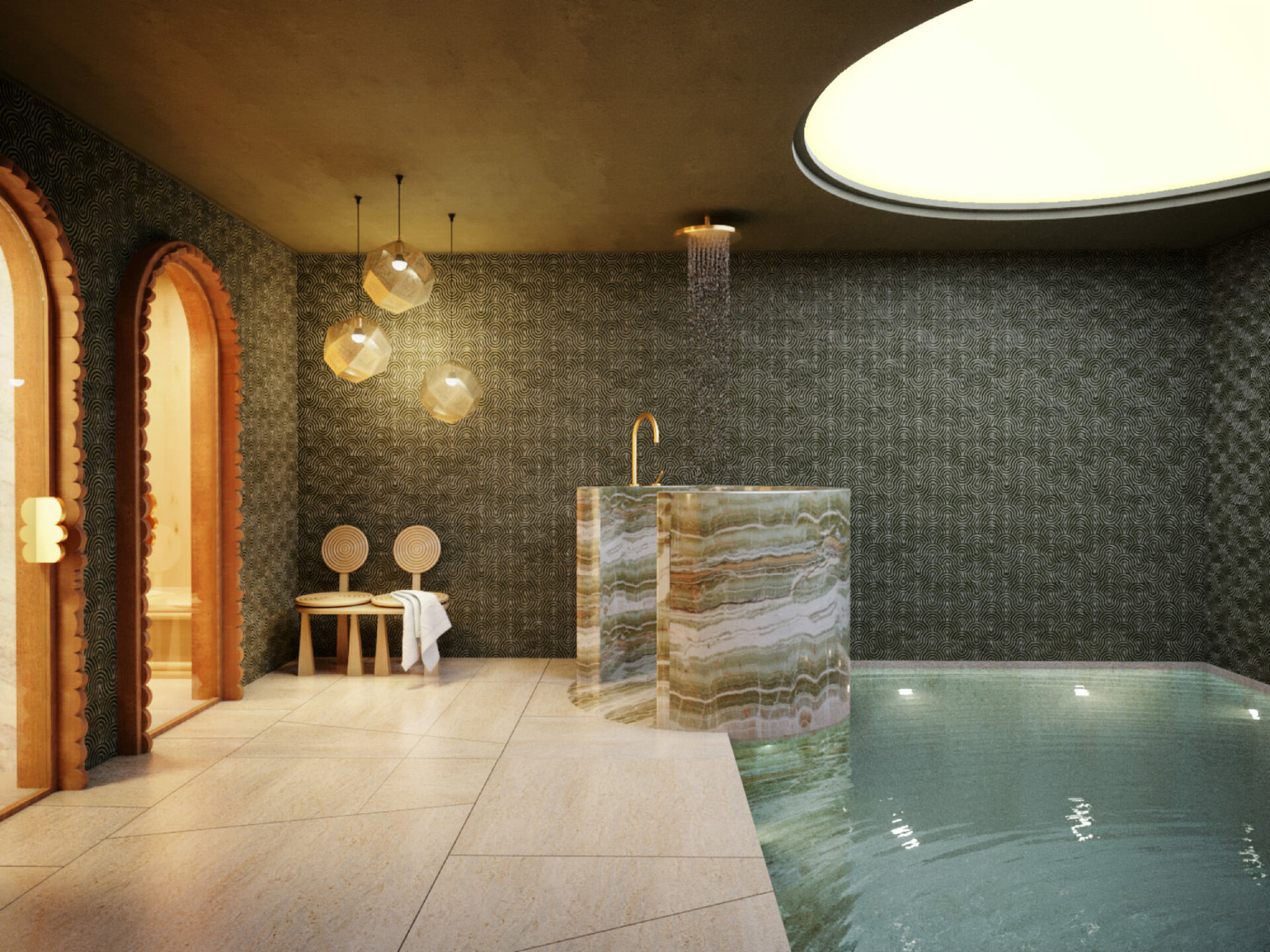 Piscine avec espace douche en marbre vert et robinetterie en laiton. Projet résidentiel Mokkï chalet réalisé par Batiik Studio.